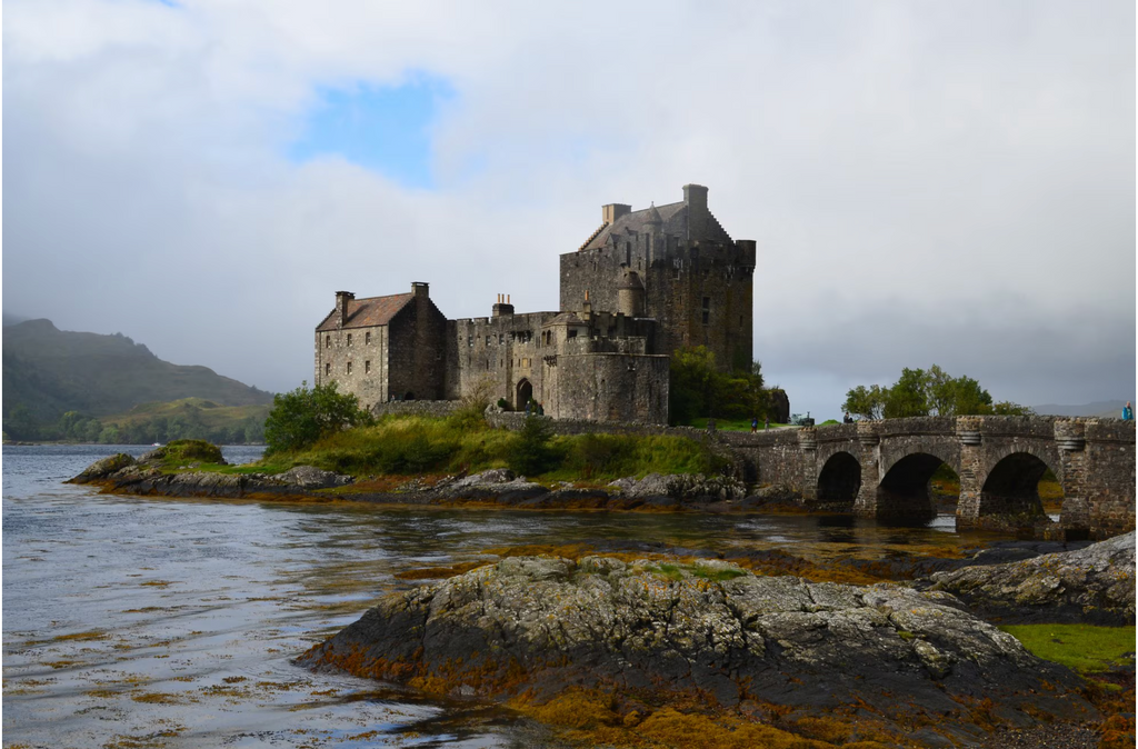 Schottland-entdecken-Burgen-Whisky-und-die-majestätischen-Highlands Easy Move