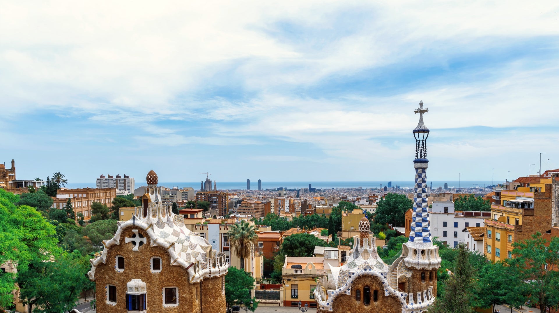 Planen Sie Ihren nächsten Städte Trip nach Barcelona mit unserem ultimativen Guide. Entdecken Sie Sehenswürdigkeiten, Insider-Tipps und wie Easymove-Koffer Ihren Urlaub einfacher und stilvoller machen können!