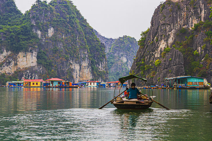 Vietnam: Von der magischen Halong-Bucht bis zu den lebendigen schwimmenden Märkten🇻🇳🏝️
